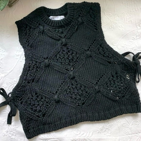 ❤️SOLD❤️Zara Women's Black crochet side tie sleeveless crop sweater size small - Picture 3 of 7
